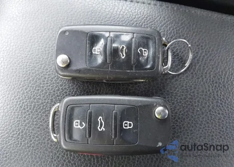 2013 Volkswagen Jetta 2.5L Sel z USA, uszkodzony, nr VIN 3VWLP7AJ2DM378295